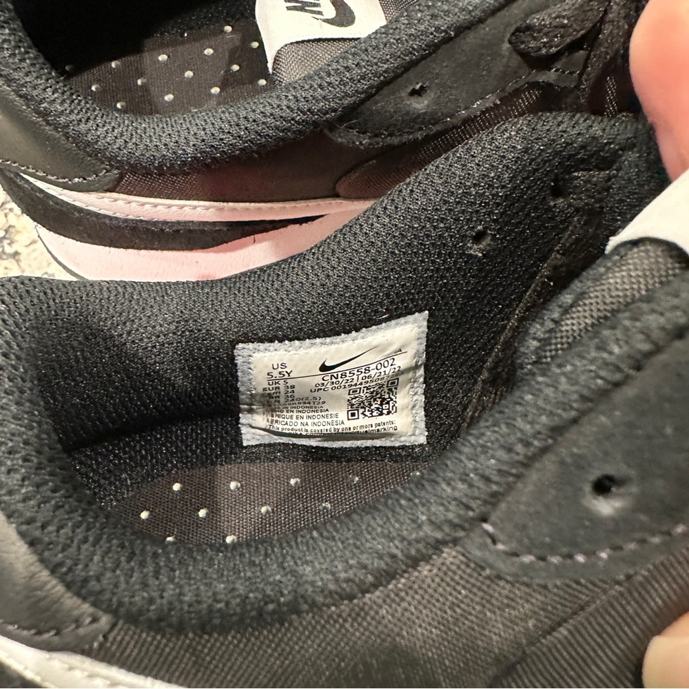 Nike MD Valiant black & white sneaker Y5.5, W7 - Picture 5 of 5